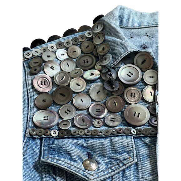 VTG. Levis Womens Denim Jacket Light Blue Buttons Sequin Pockets Long Sleeve - Picture 5 of 12